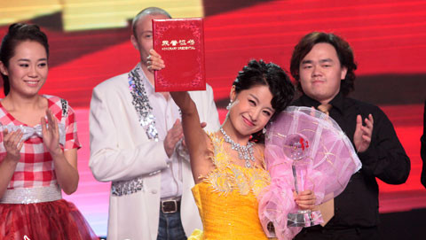 鄭璐榮登2010年度紅歌總冠軍的寶座