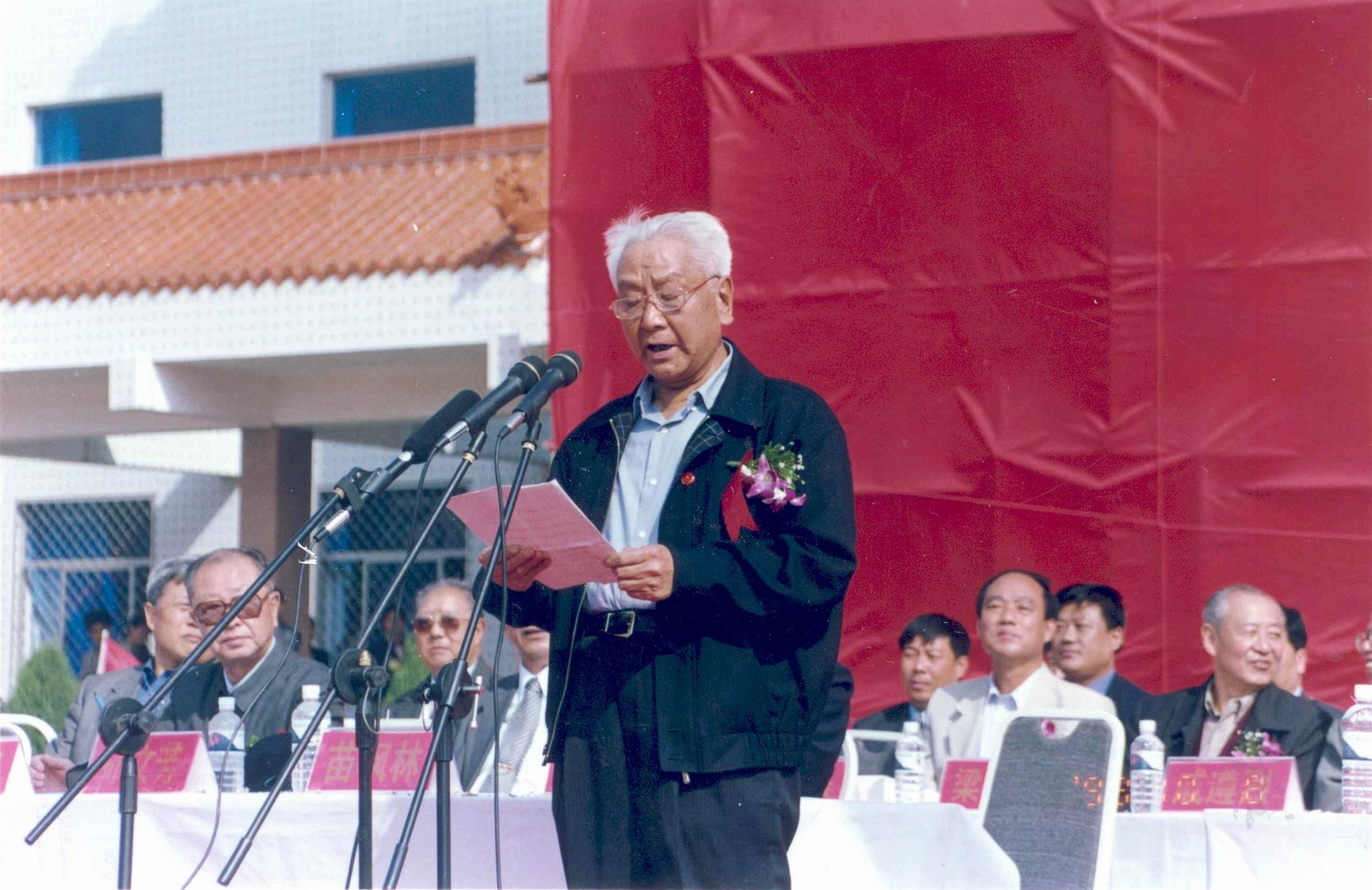 1999年威海一中百年校慶典禮上講話
