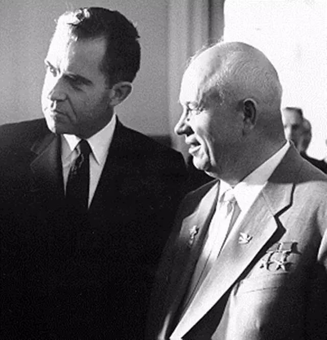 1959年7月尼克森與赫魯雪夫在莫斯科