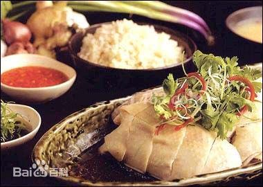 新加坡海南雞飯是一道雞肉配香飯的菜餚